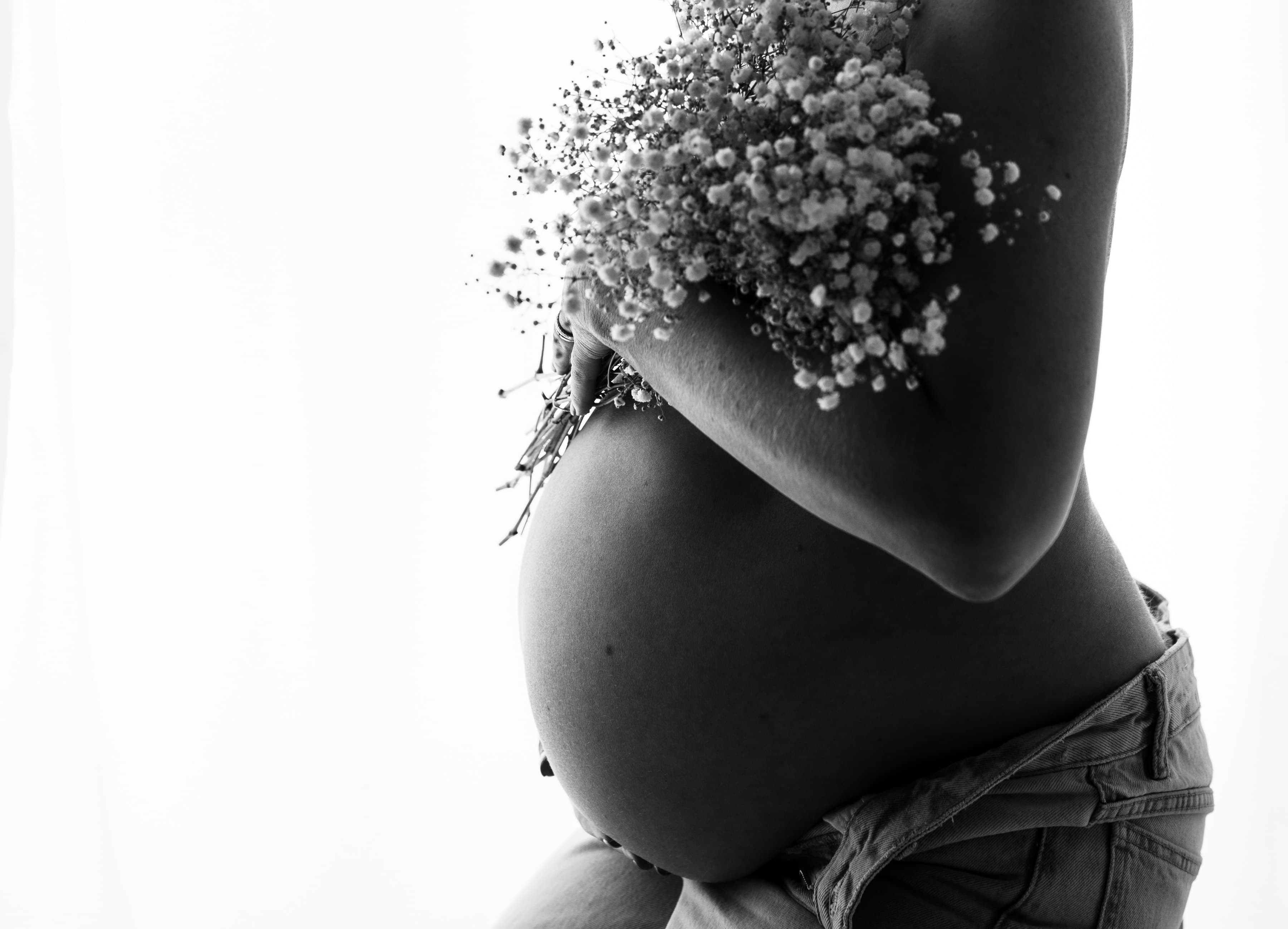 Maternity photography by Tina Hevingham, image 7