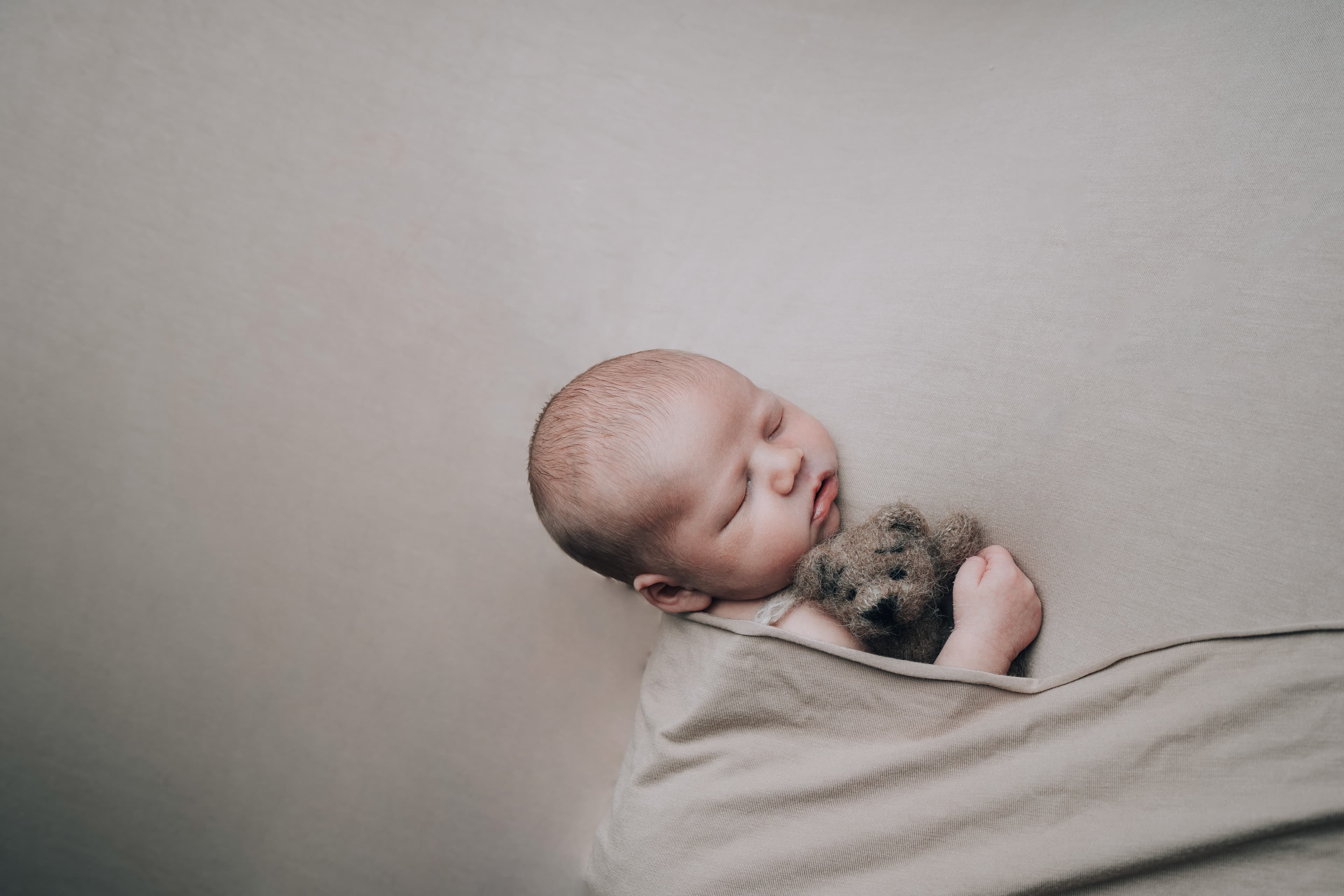 Newborn photography by Tina Hevingham, image 8